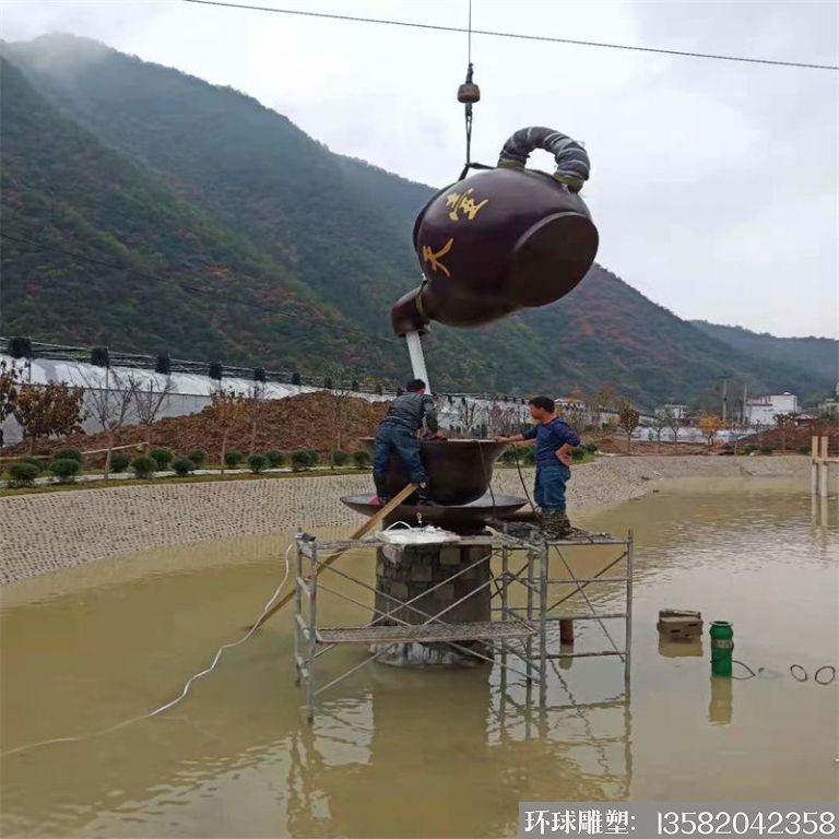 安徽玻璃钢天壶雕塑案例,池塘水景流水壶1